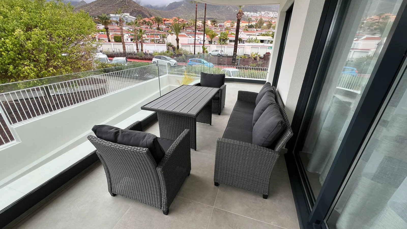 Atlantic Home - Three-Bedroom Premium Apartment — 4