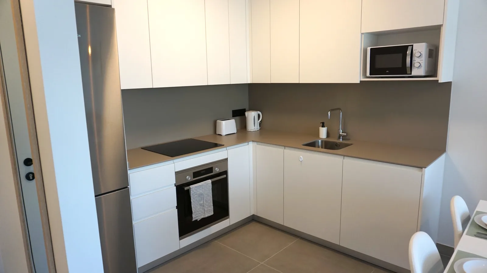 Atlantic Home - Two-Bedroom Premium Apartment — 6