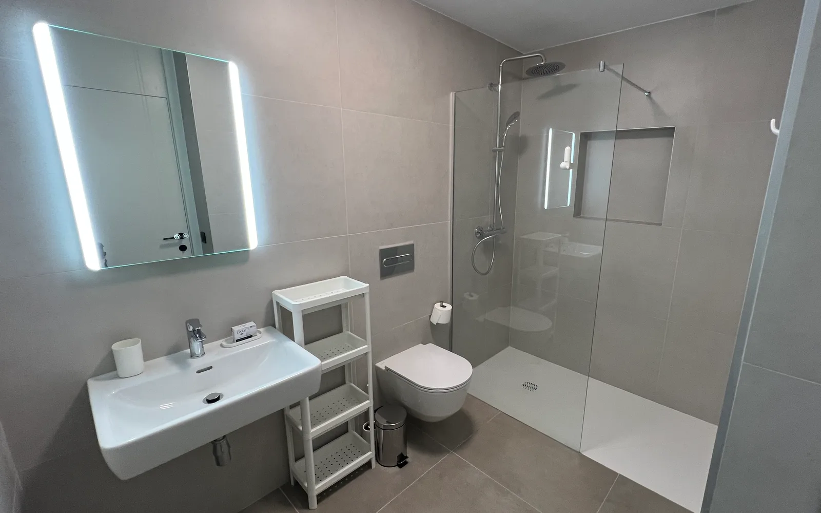 Atlantic Home - Two-Bedroom Premium Apartment — 13