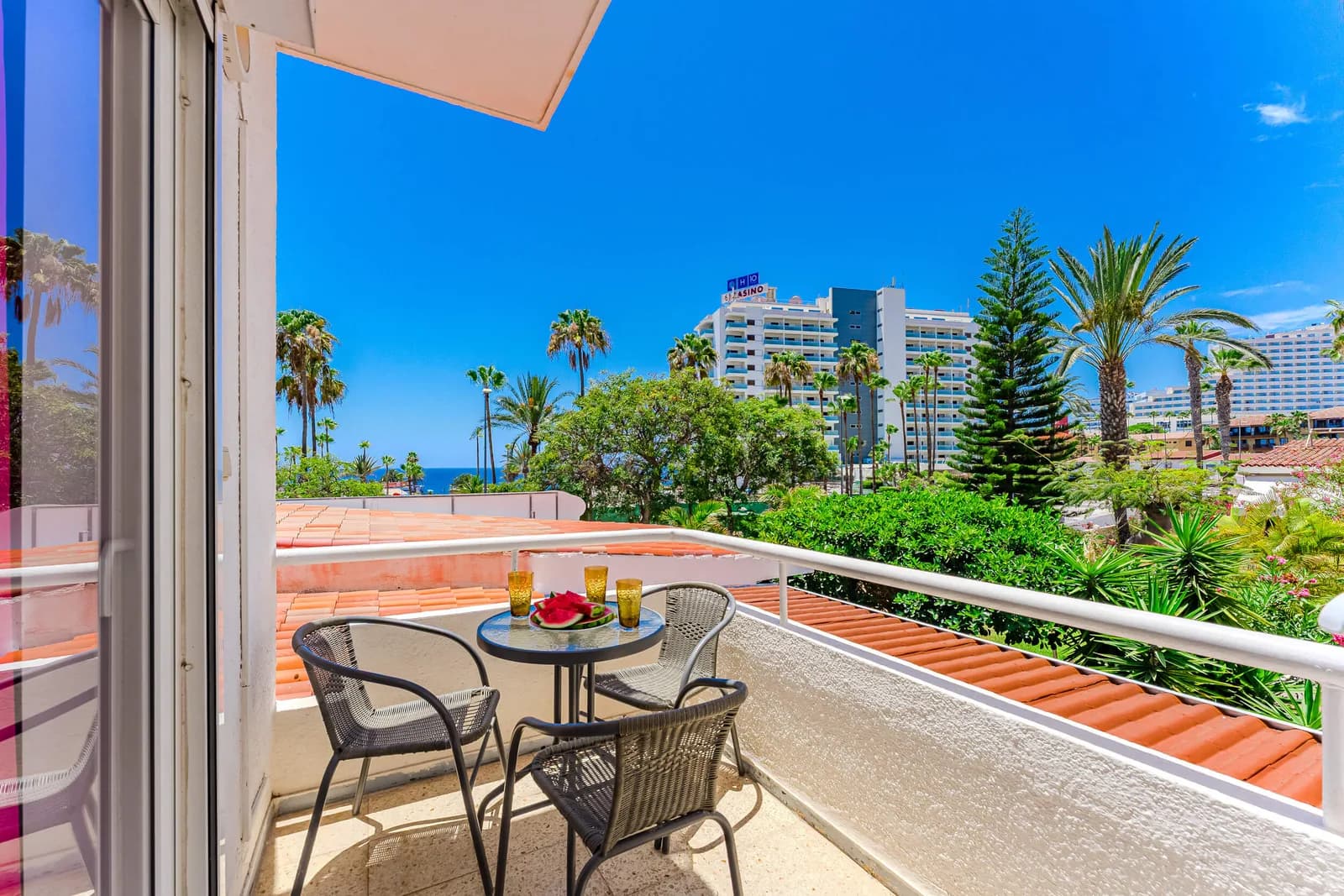 Las Américas 1-bdrm with roof top terrace — 2
