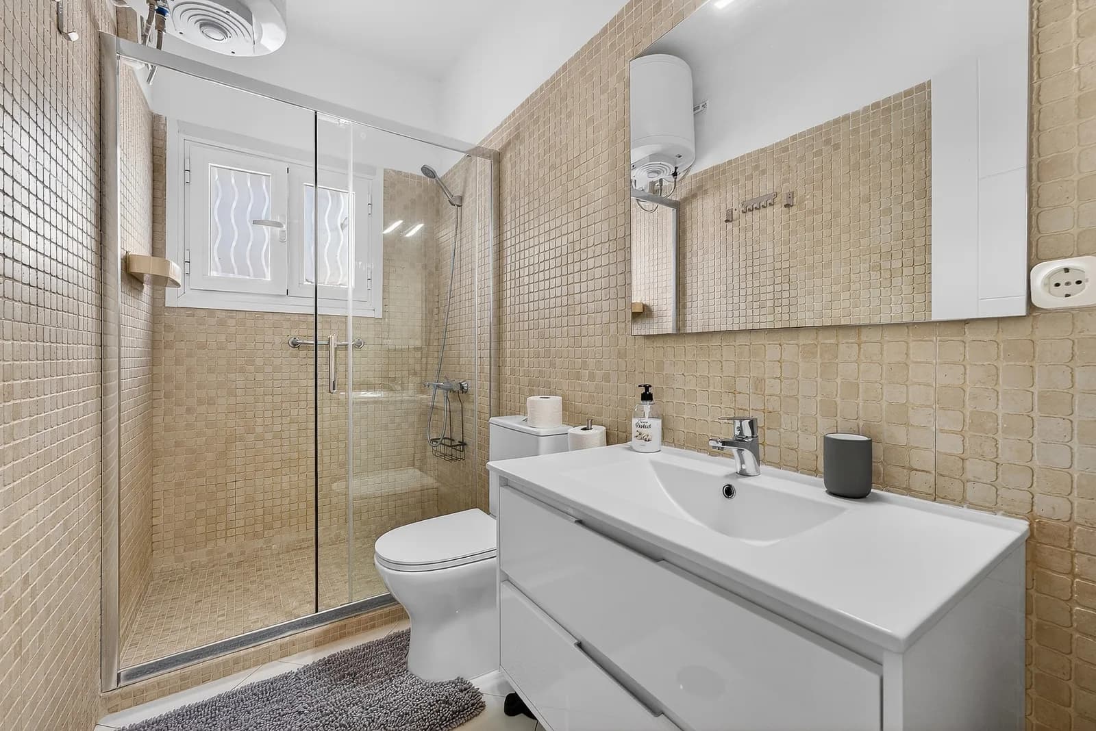 Las Américas 1-bdrm with roof top terrace — 11