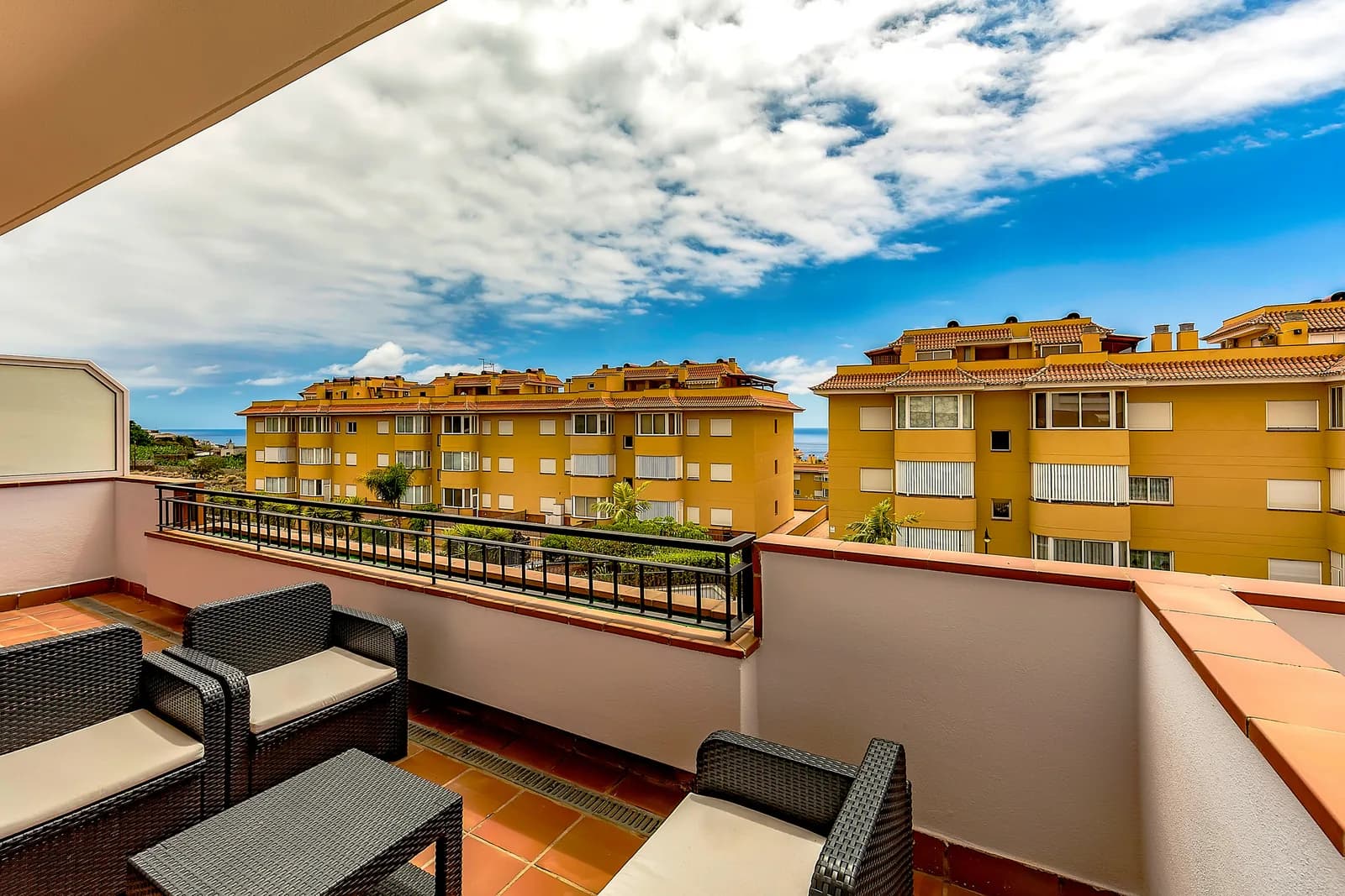 N2 La Arena · 1-bed, terrace & pools — 2
