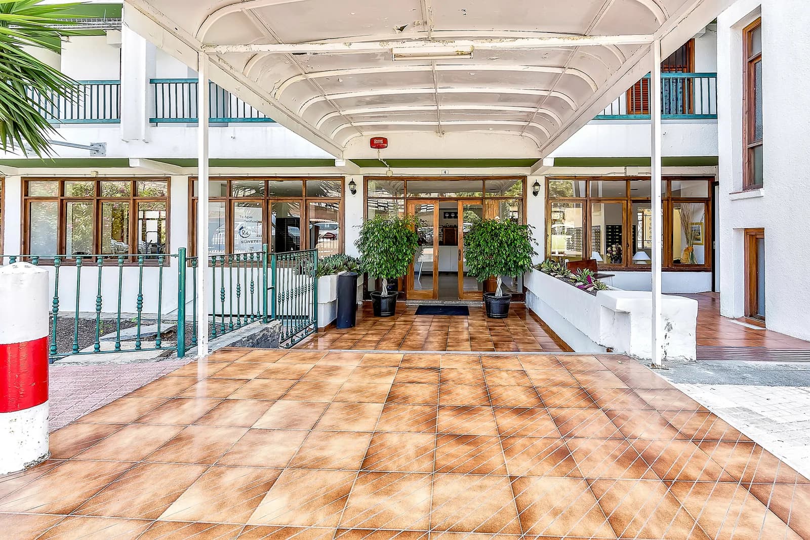 N720 · 1-bed by the pool, 150 m to beach — 8