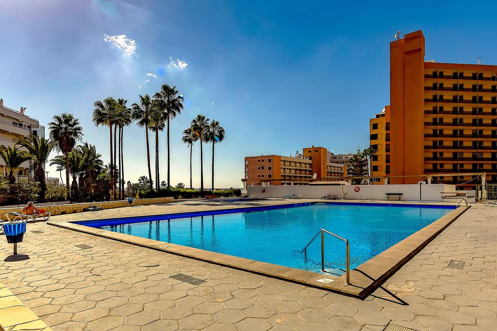 N720 · 1-bed by the pool, 150 m to beach — 1