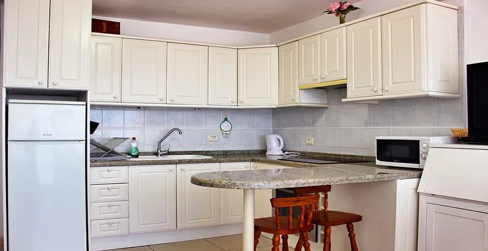 N76 · 9th-floor sea view, 100 m to beach — 3