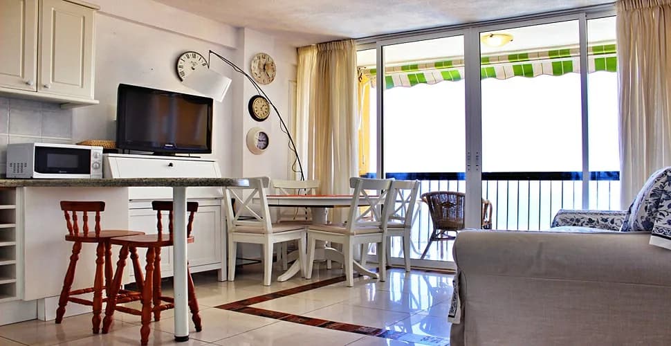 N76 · 9th-floor sea view, 100 m to beach — 1