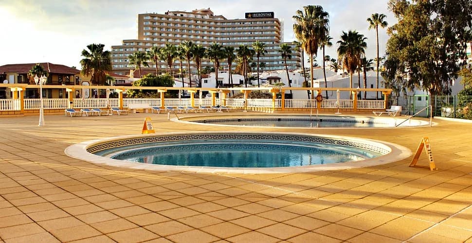 N76 · 9th-floor sea view, 100 m to beach — 9