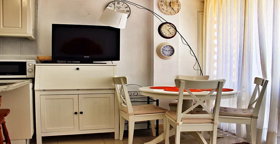 N76 · 9th-floor sea view, 100 m to beach — 2