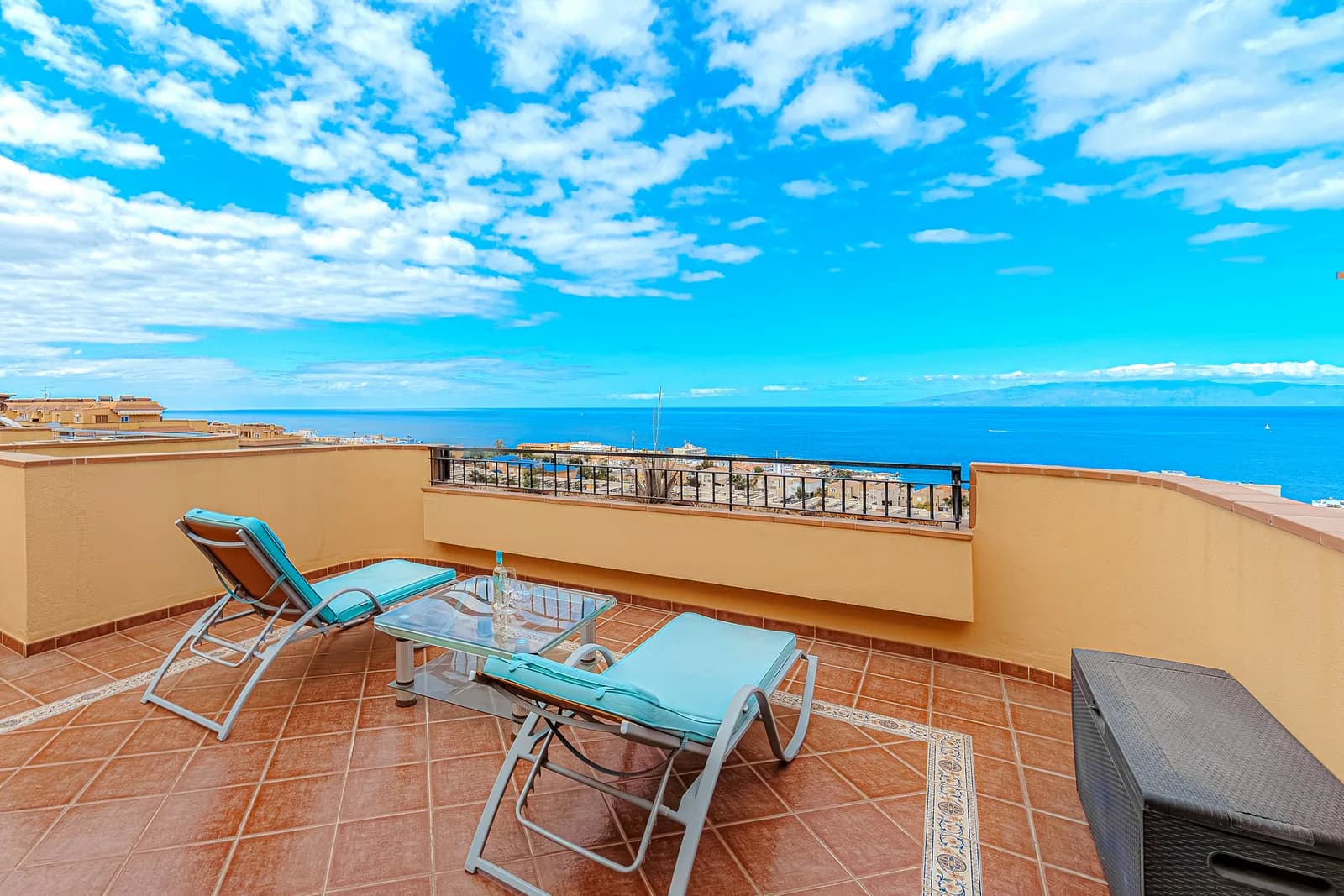 La Arena sea-view duplex · 2-bed — 1