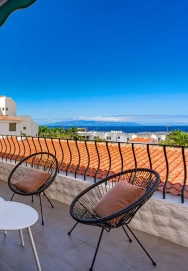 Palo Blanco 2-bdrm with ocean-view terraces — 2