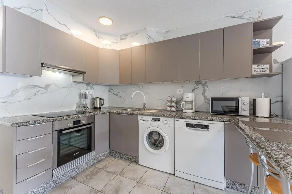 Ocean Terrace 2-bdrm, 2-bath with sea view in Los Cristianos — 10