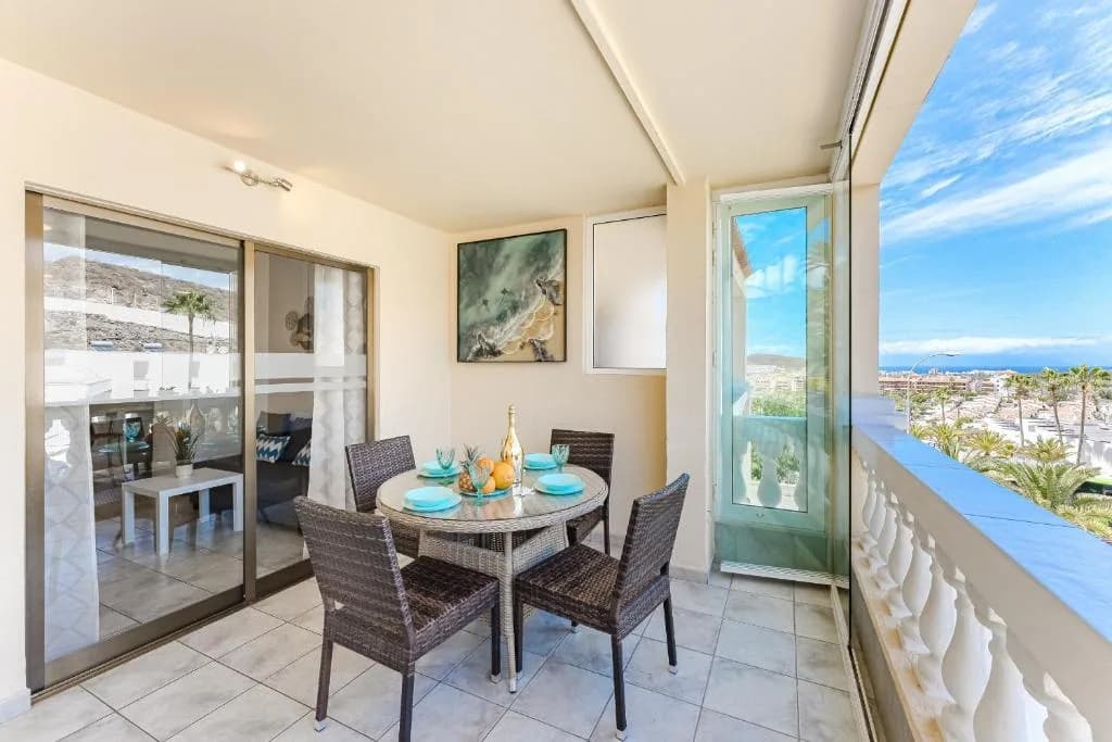 Ocean Terrace 2-bdrm, 2-bath with sea view in Los Cristianos — 2
