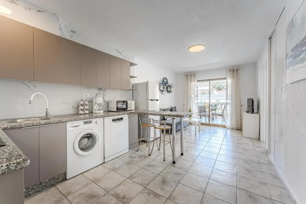 Ocean Terrace 2-bdrm, 2-bath with sea view in Los Cristianos — 11