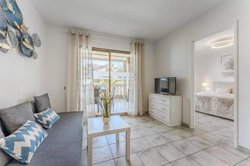 Ocean Terrace 2-bdrm, 2-bath with sea view in Los Cristianos — 8